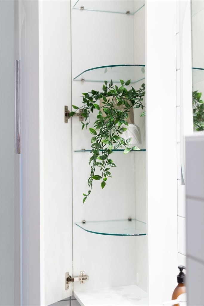 Praktisk lagringsplass på bad. Galleribilde