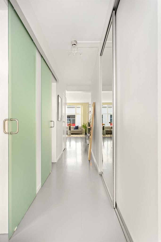 Stort og skyvedørsgarderobe. Galleribilde