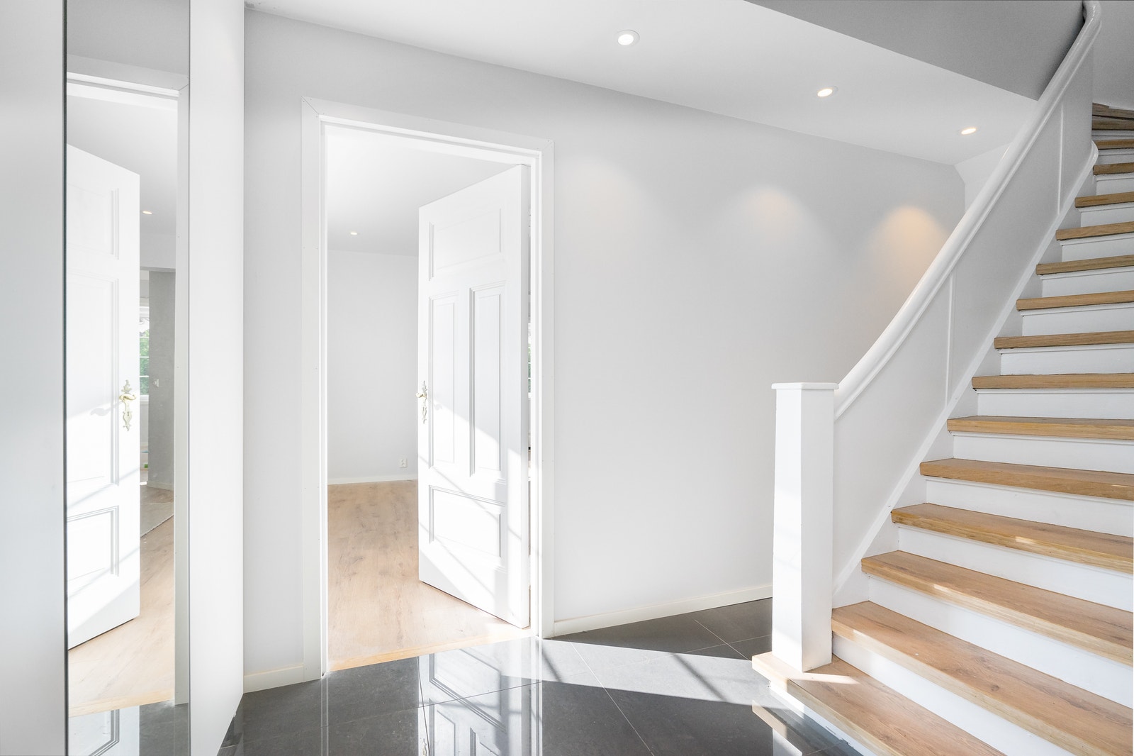 God garderobeplass i entre Galleribilde