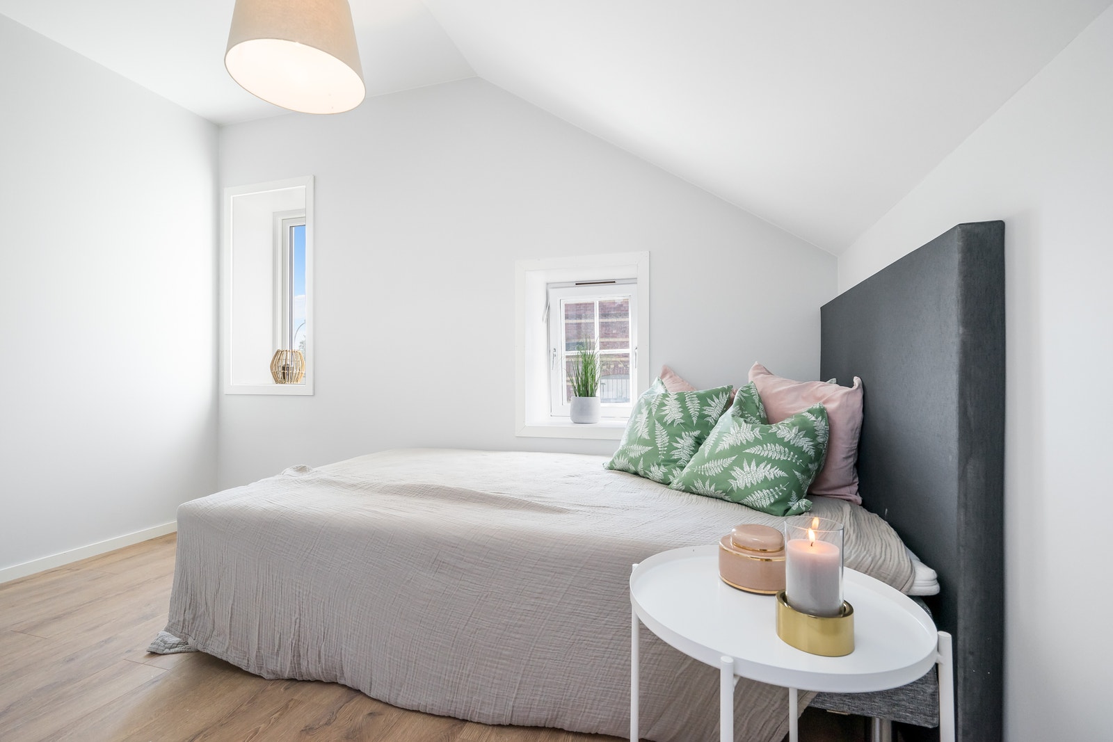 Rom 1. 2 etg Galleribilde