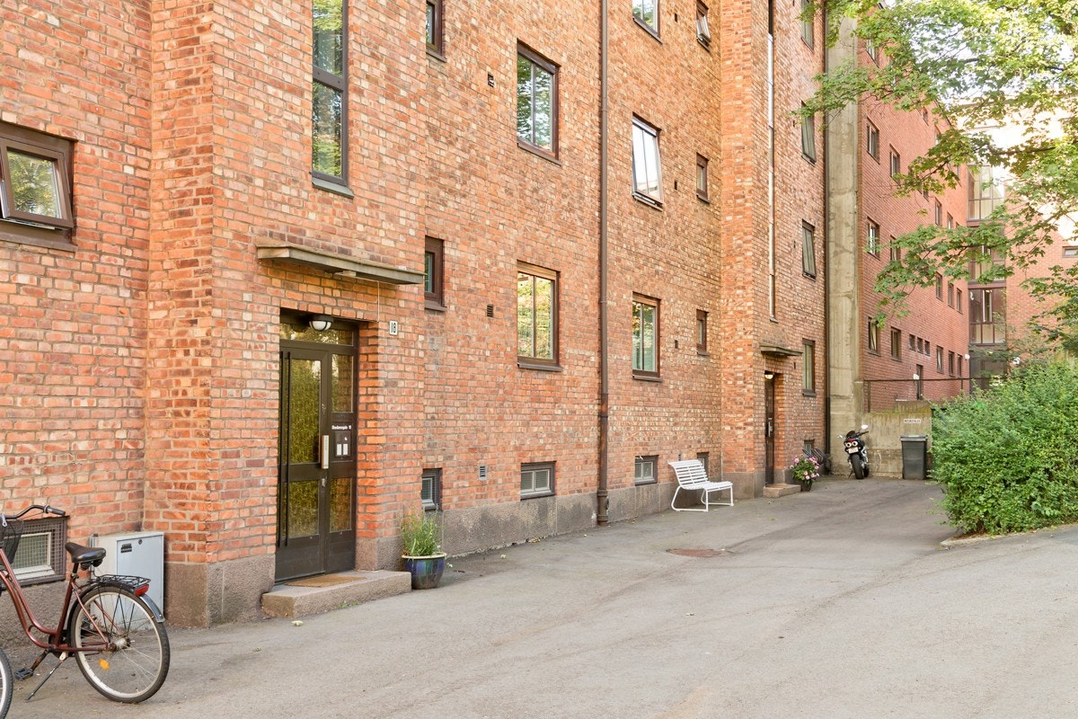 Kommunale avgifter, felles forsikring, vaktmestertjenester, kabel-TV, trappevask, kapitalkostnader er inkl. i fellesutgiftene. Galleribilde