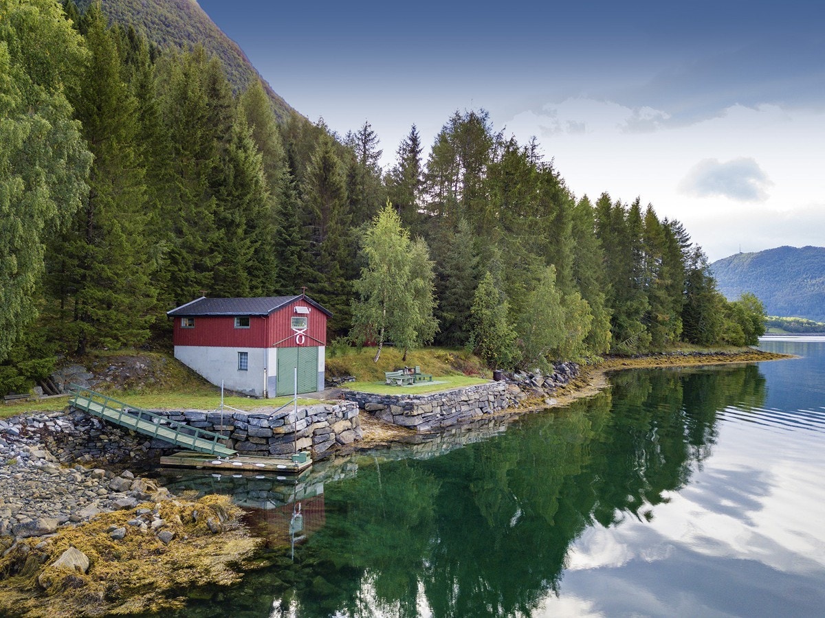 Naustet er en perle ved fjorden Galleribilde