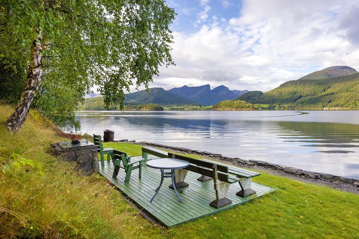 Fantastisk uteplass ved sjøkanten! Galleribilde