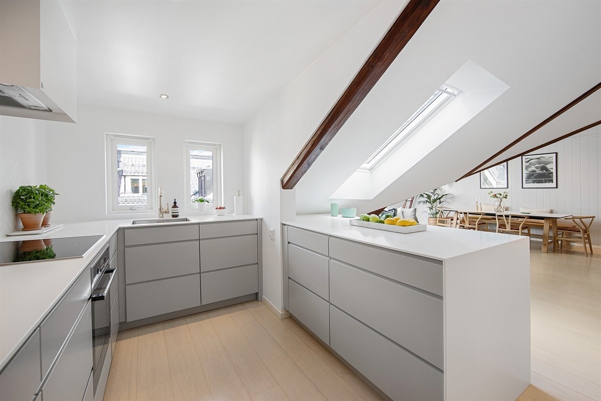 Et lekkert arkitekttegnet kjøkken fra Blender Interiør AS - nytt i 2017 Galleribilde