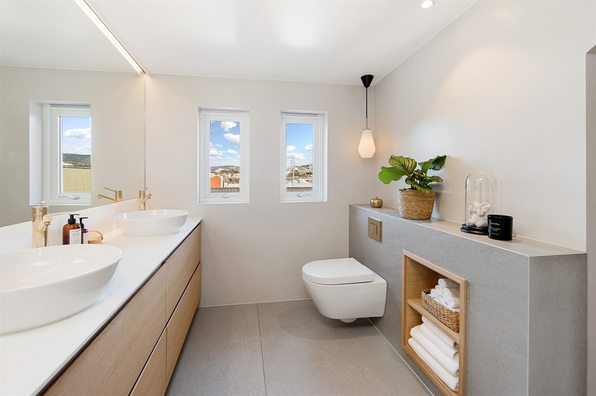 Speilflate med LED belysning over og under speilet Galleribilde