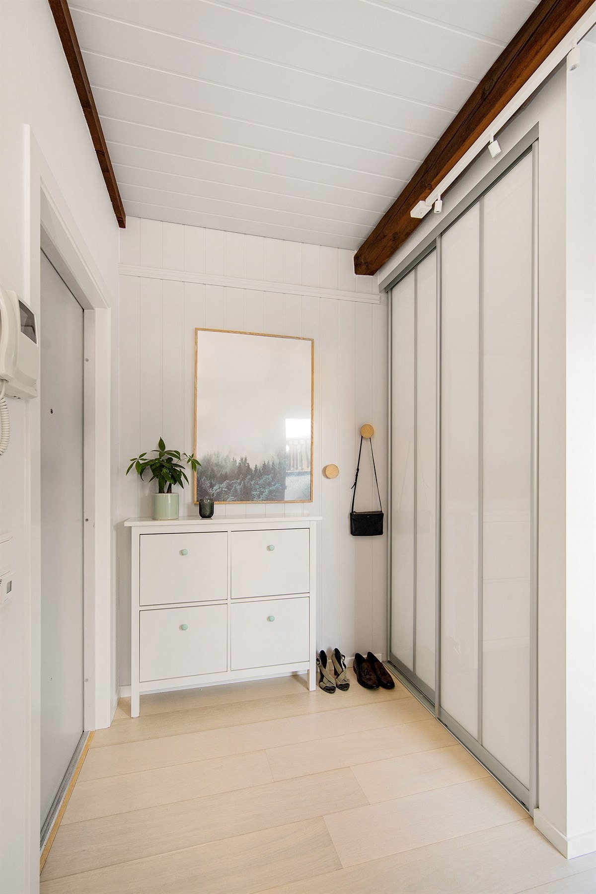 Entreen gir et godt førsteinntrykk, og har oppgraderte overflater fra 2017 Galleribilde