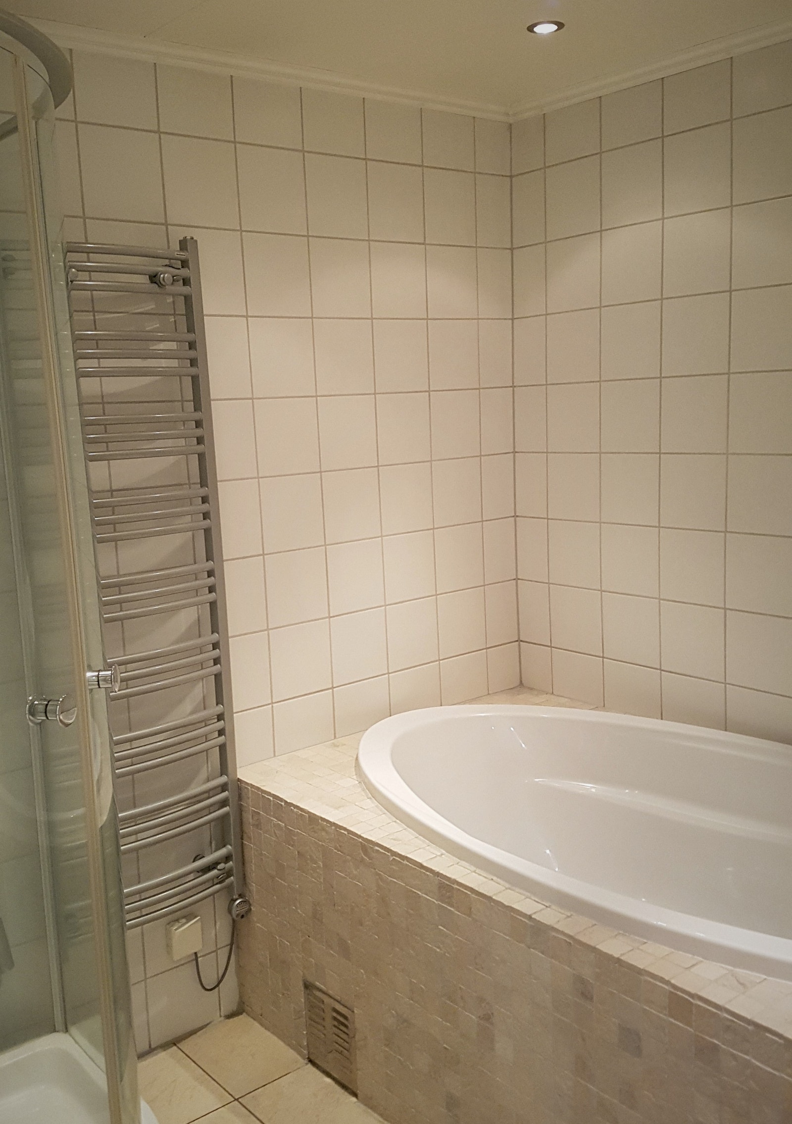 Bad, badekar og dusjkabinett Galleribilde