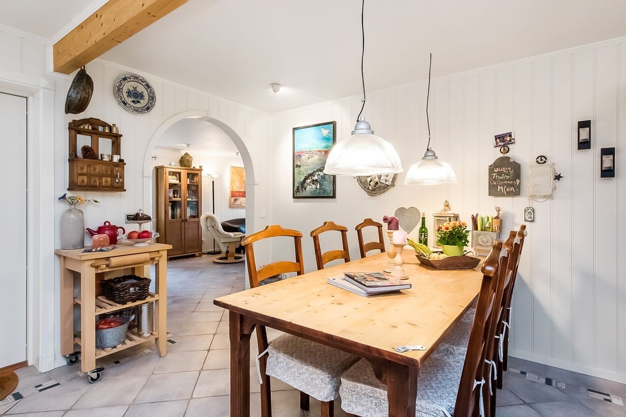 På kjøkkenet er det god plass til middagsgjester Galleribilde