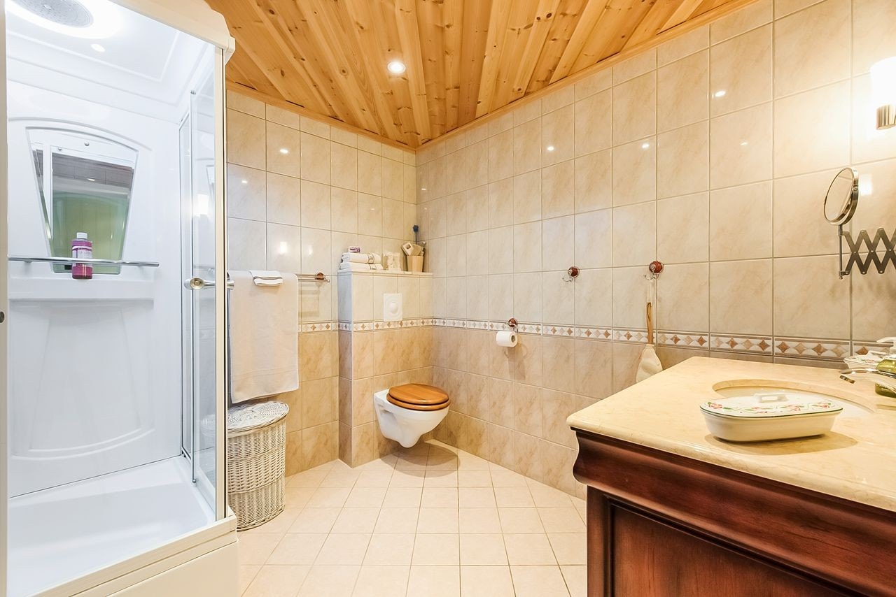 Lekkert flislagt bad Galleribilde