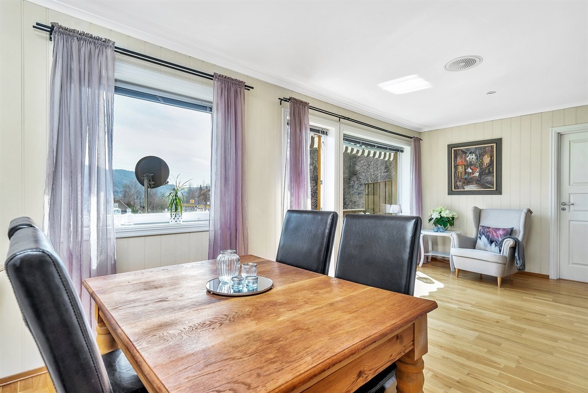 Spisestue og stue Galleribilde