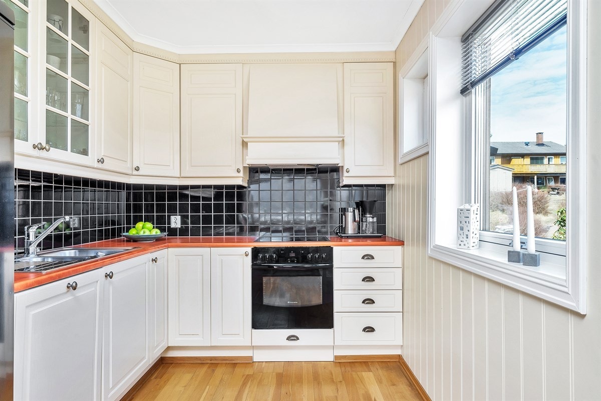 Innholdsrikt kjøkken Galleribilde