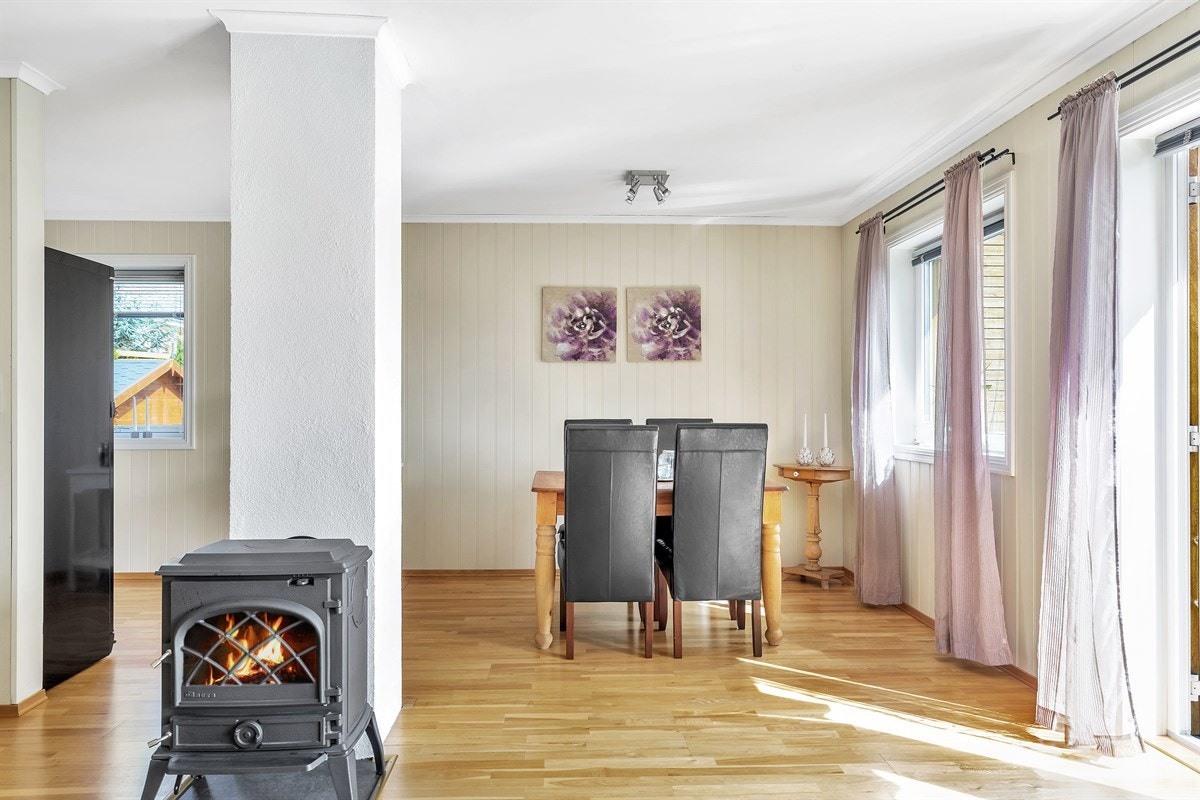 God plass til spisestue Galleribilde