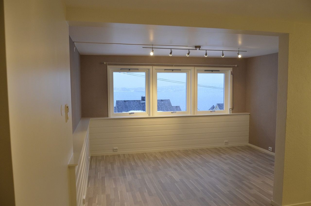 Stue med flott utsikt over Tromsøya Galleribilde