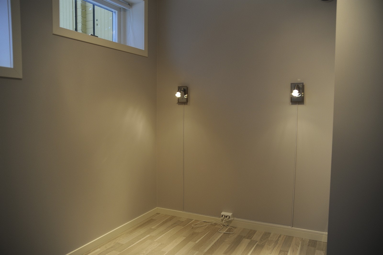 Soverom. Plass til 150cm seng Galleribilde