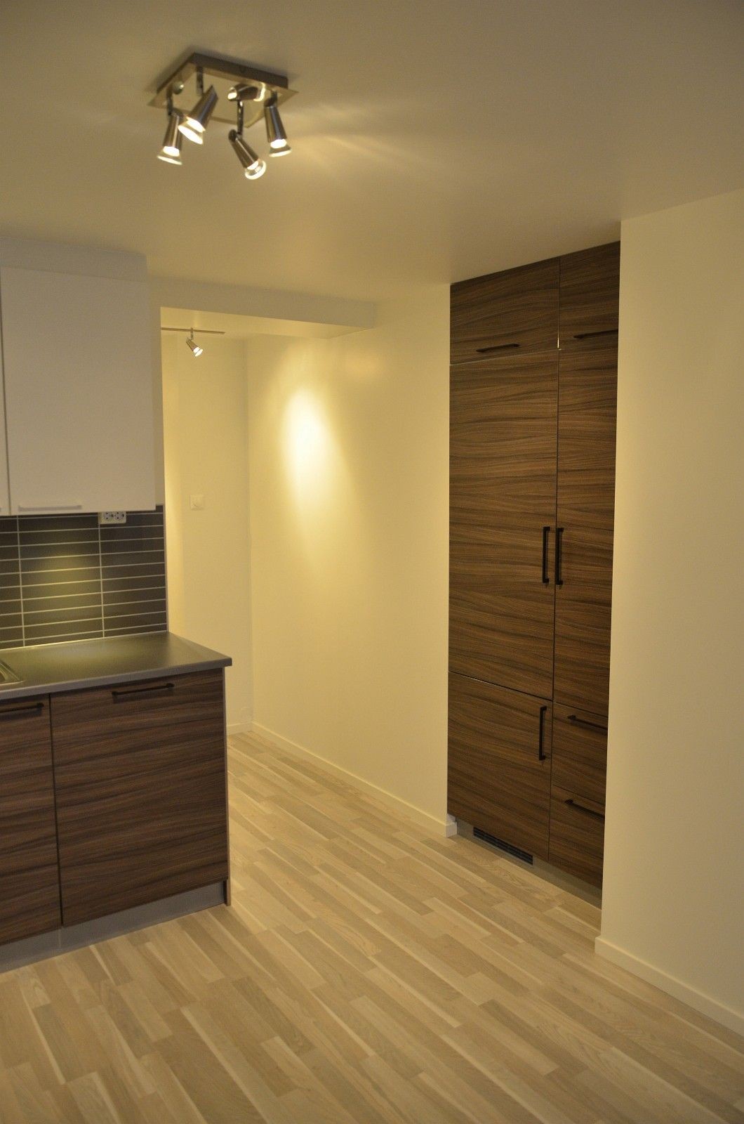 Kjøkken med integrerte hvitevarer Galleribilde