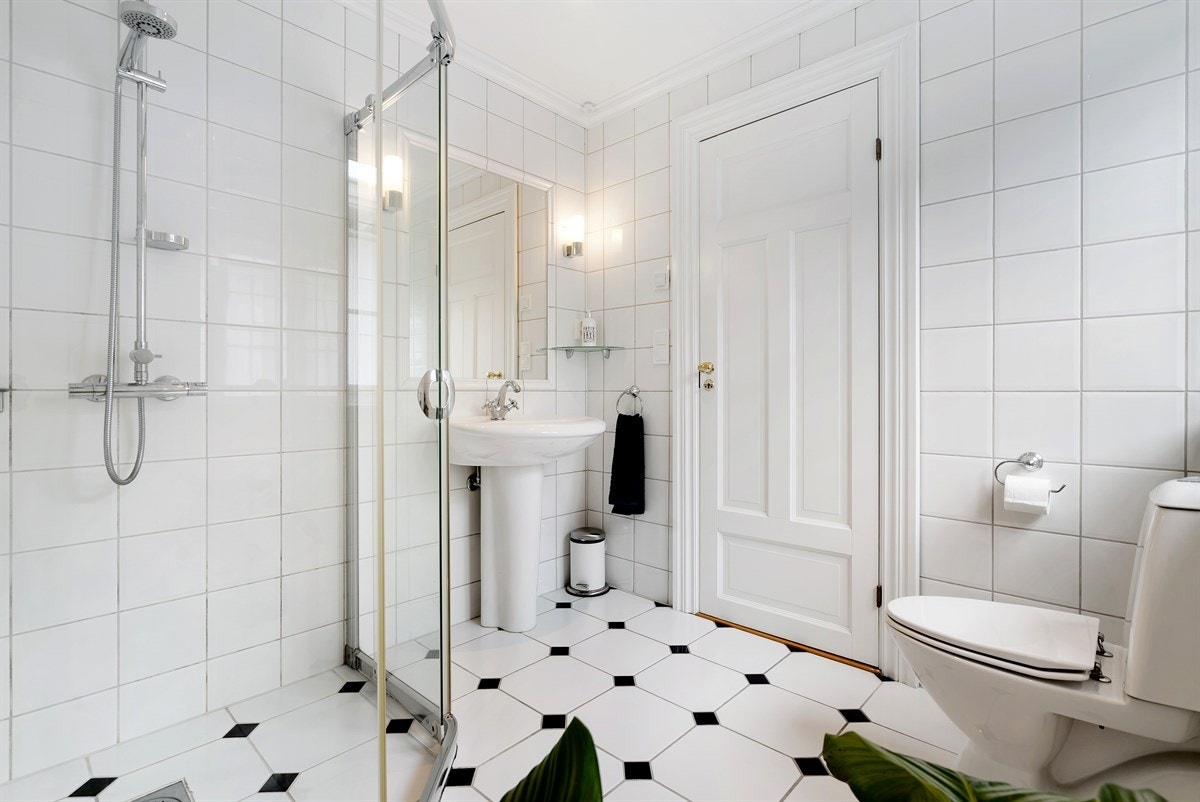 Flislagt baderom i 1.etg. Galleribilde