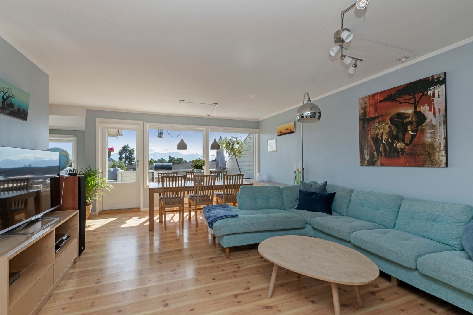 Stue med utgang til veranda Galleribilde