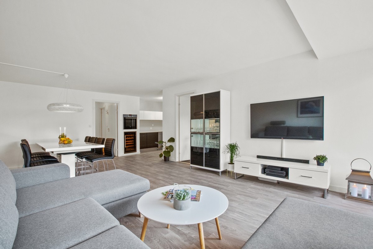 Stuen har en svært fin størrelse hvor du har flere møbleringsmuligheter. Galleribilde