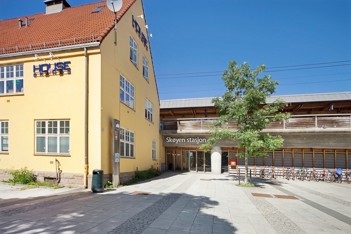 Skøyen togstasjon like i nærheten. Galleribilde
