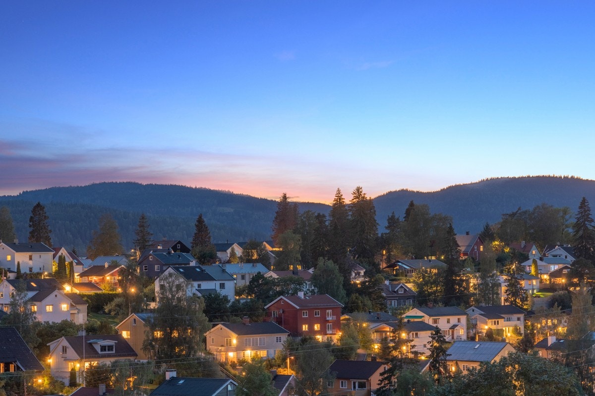 Leiligheten har en fantastisk intern beliggenhet, med strålende solforhold og flott utsikt Galleribilde