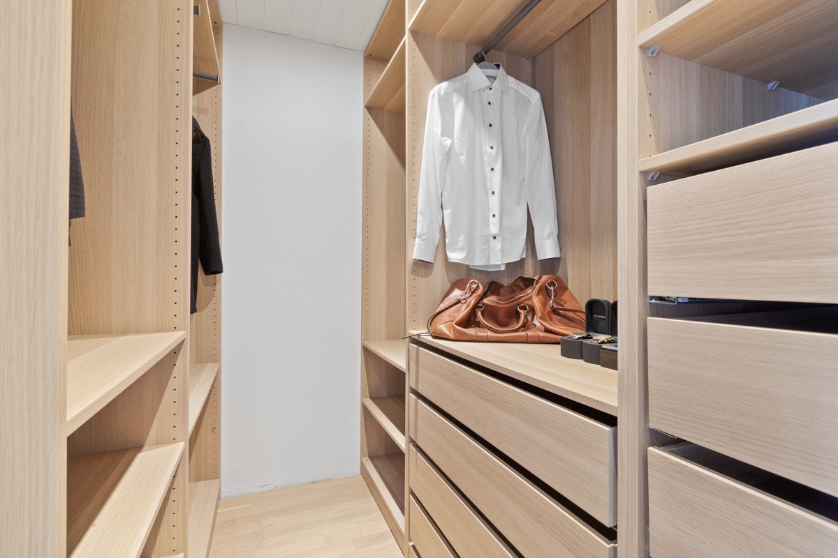 Flott og praktisk Walk-In, med innredninger av typen PAX Galleribilde