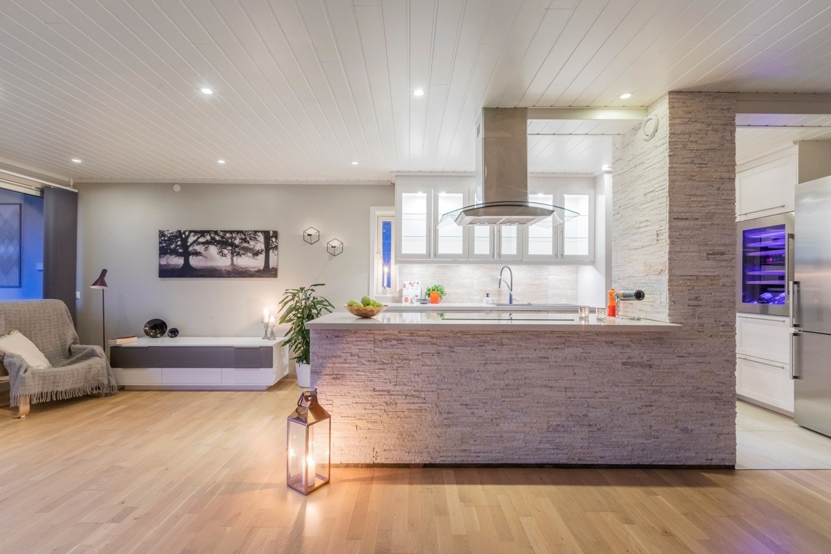 Den åpne løsning gir en fantastisk romfølelse og et sosialt oppholdsrom Galleribilde