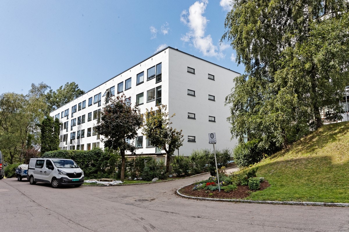 På hjemmesiden til Setra Borettslag er det skisser av hvordan fasadene kan bli seende ut: http://setrabrl.no/0414/prosjektsider/nye-fasader/nye-fasader Galleribilde