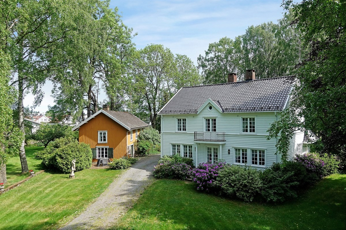 Velkommen til denne flotte eiendommen i Eikveien 84 på Tveiten rett syd for Horten sentrum