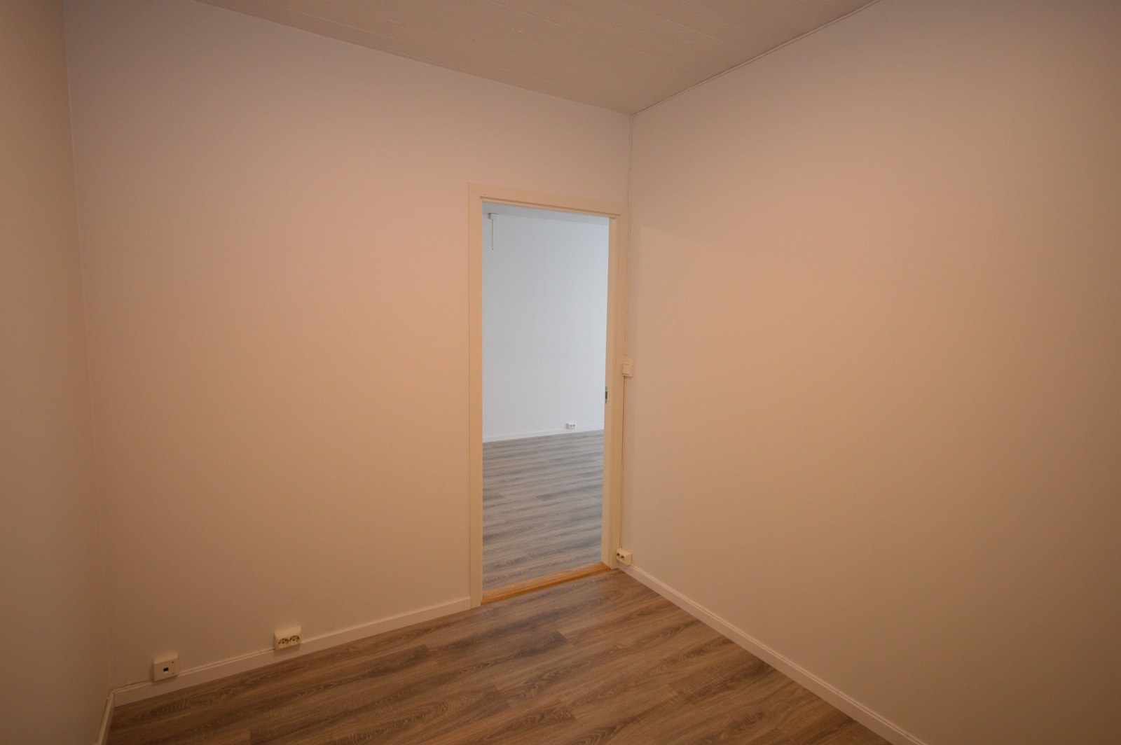 Walk inn Garderobe/Kontor Galleribilde