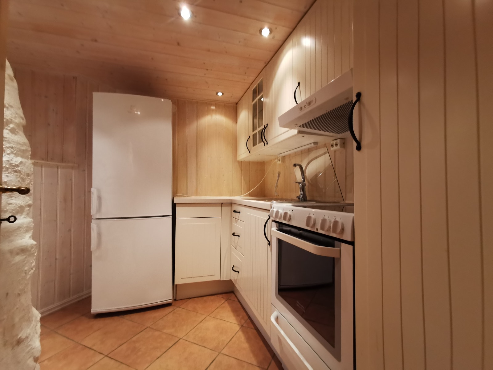 Kjøkken med hvitevarer Galleribilde