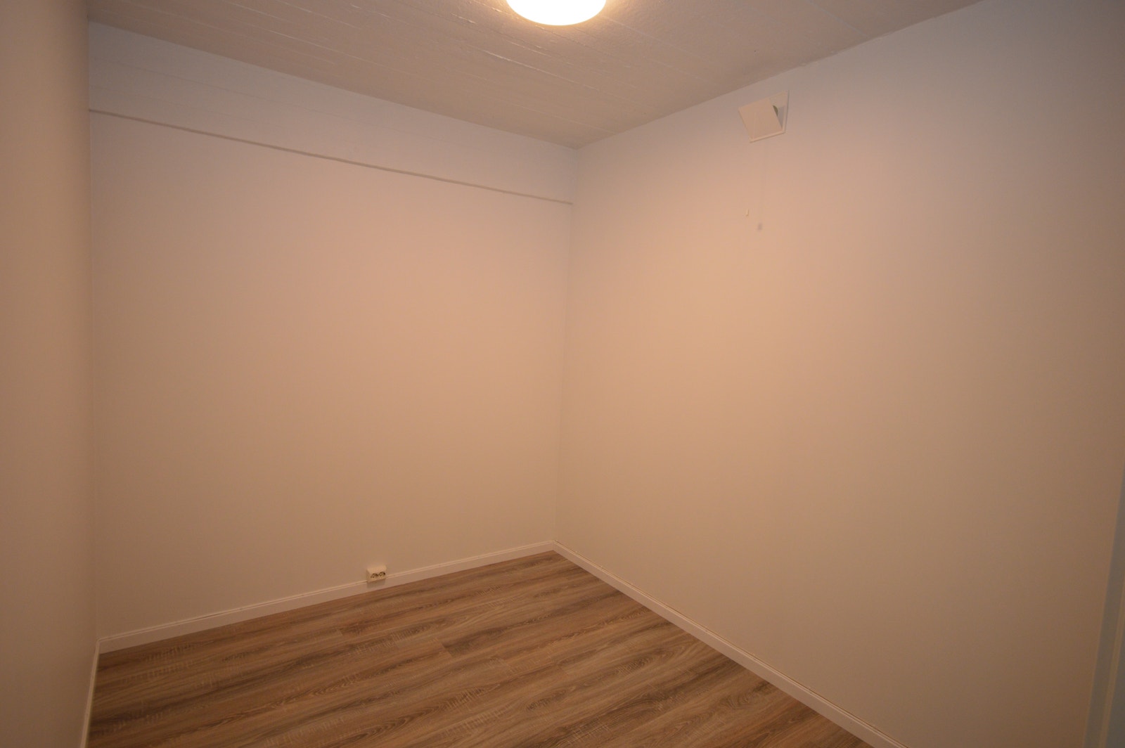 Walk inn Garderobe/Kontor Galleribilde