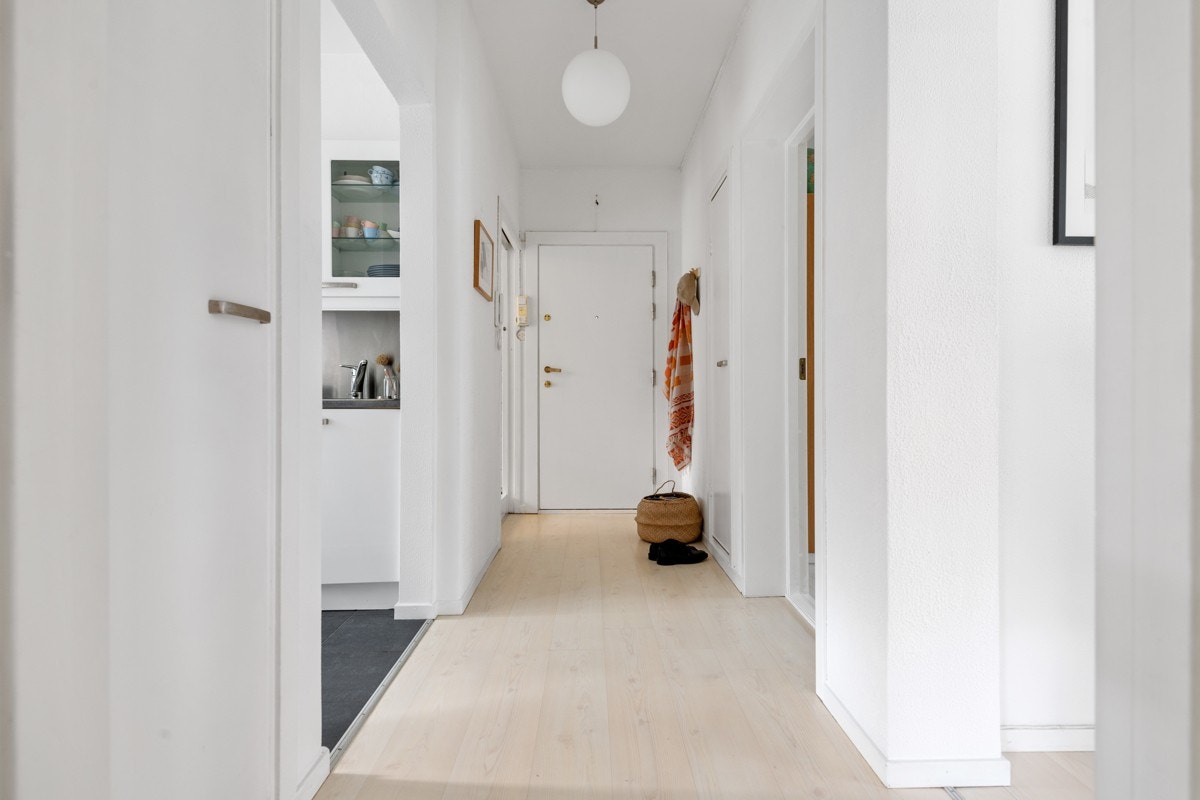 Romslig gang Galleribilde