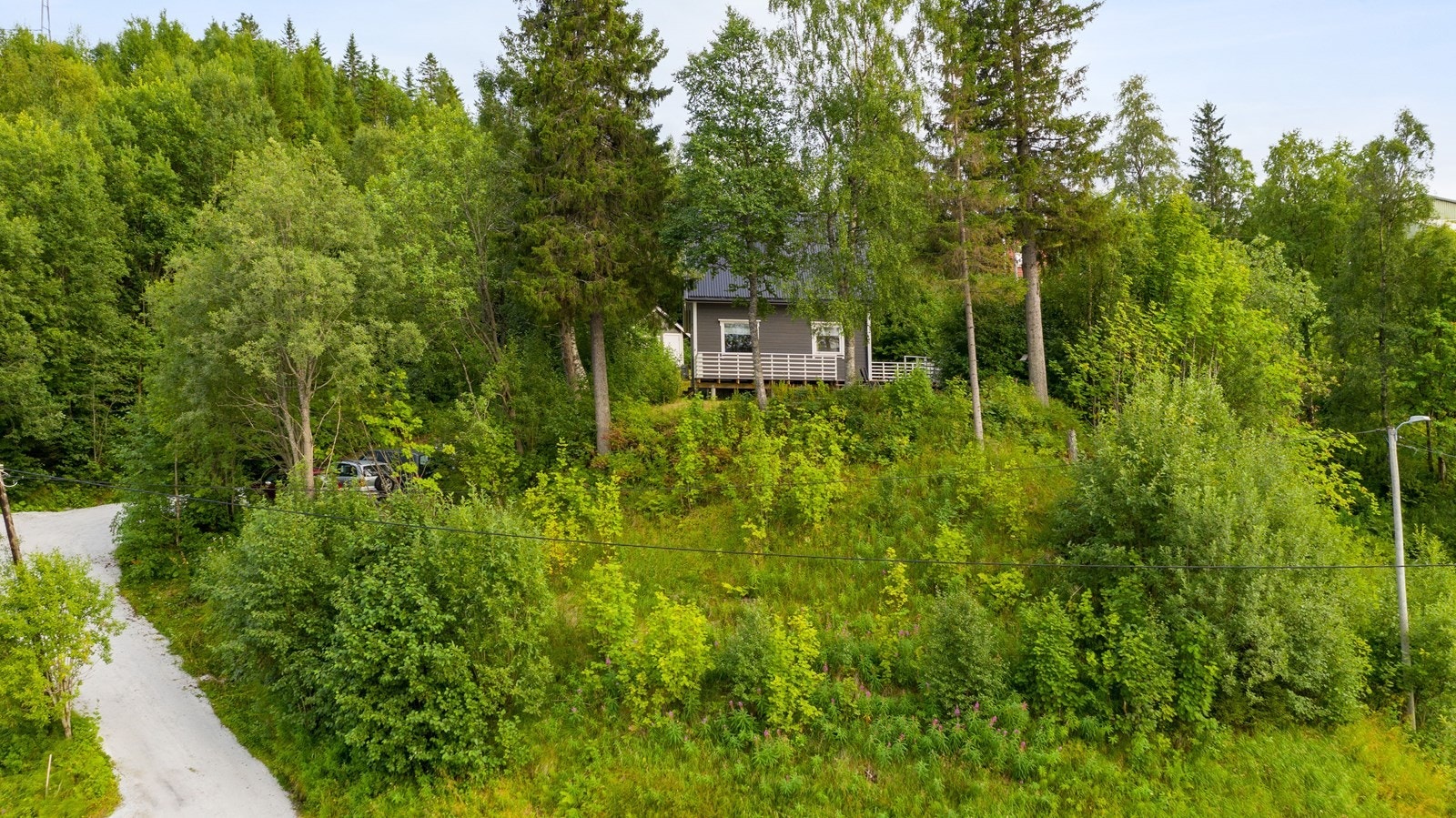 Velkommen til en hyggelig visning på denne flott eneboligen, som er en perfekt inngang på eneboligmarkedet! Galleribilde