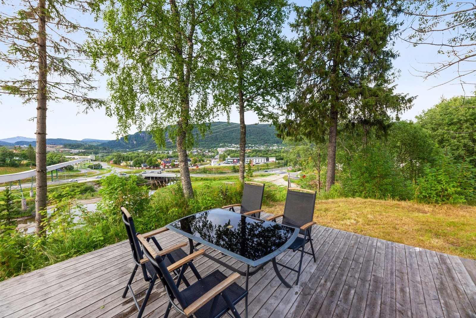Her kan man servere grillmat eller noe annet godt til familien eller gjester. Galleribilde