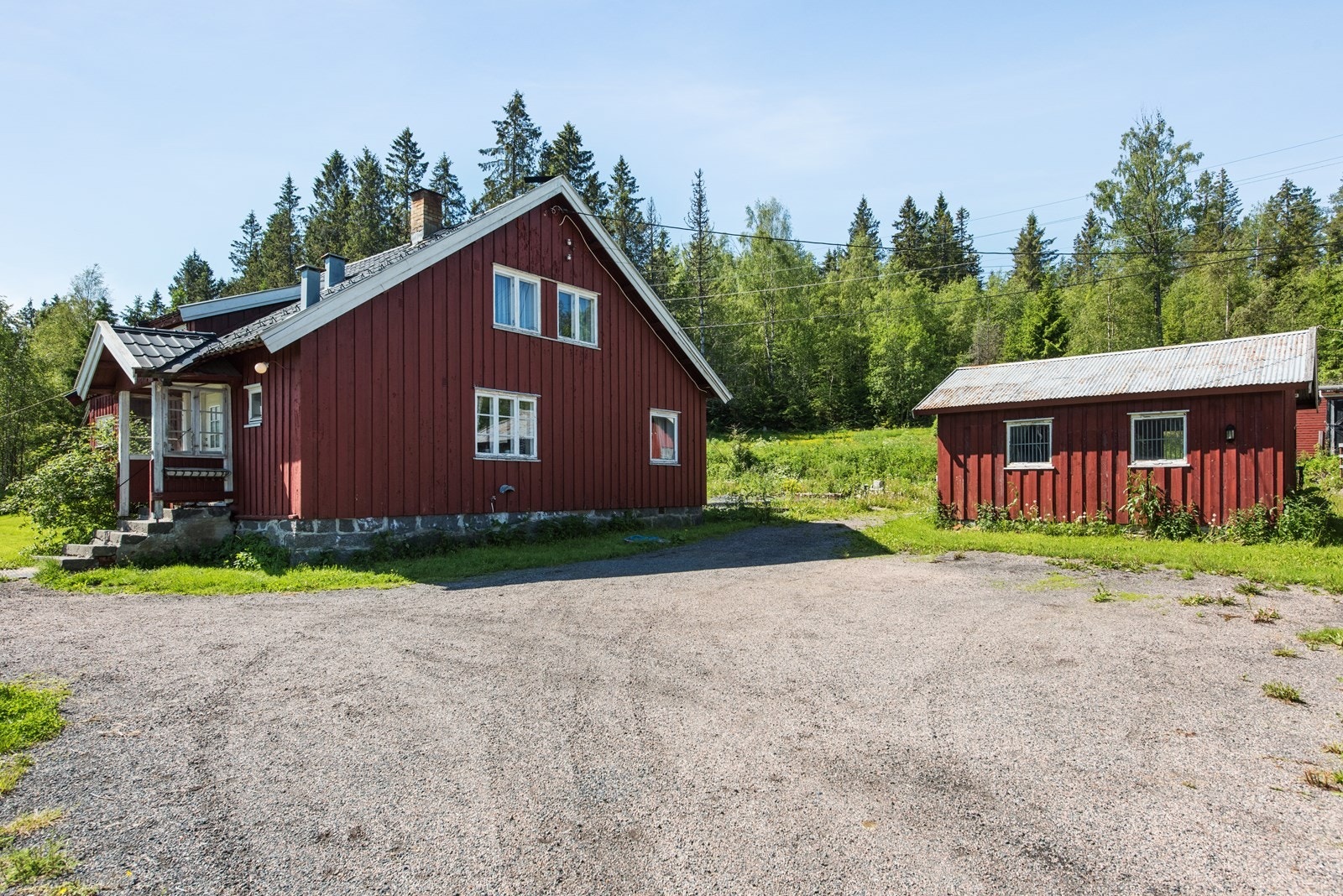 Boligen har ikke vært oppusset på lang tid. Totaloppussing må
påregnes. Galleribilde