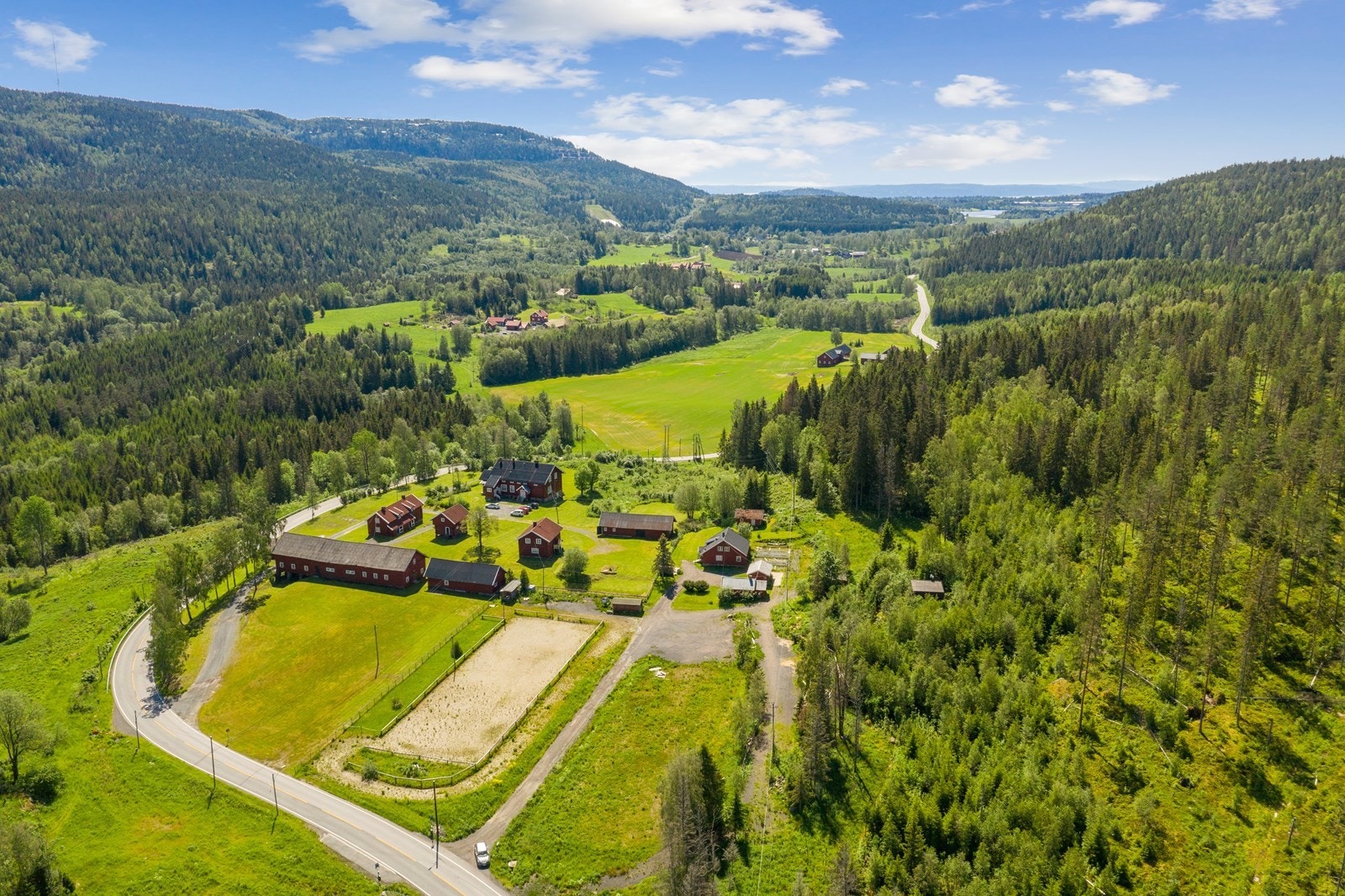 Gode ridemuligheter med egen ridebane Galleribilde