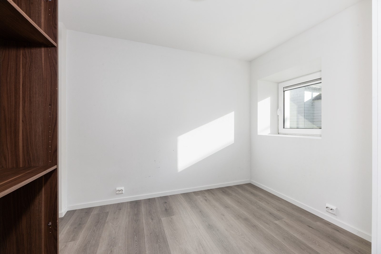 Soverommet er av god størrelse og man trenger ikke bekymre seg for at ikke dobbeltsengen og nattbordene skal få plass. Galleribilde