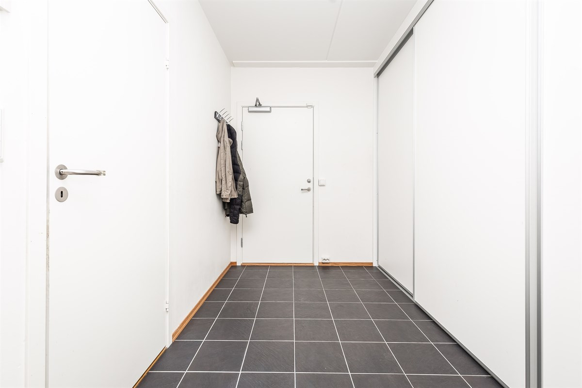 Gang med varme i gulv og stor garderobe