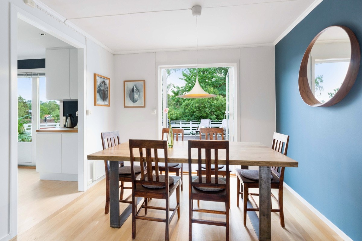 Spisestue i tilknytning til kjøkken Galleribilde