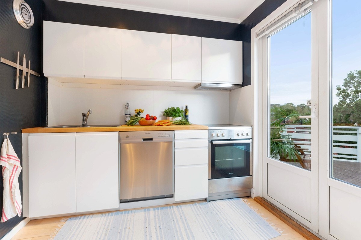 Oppvaskmaskin og komfyr medfølger handelen Galleribilde