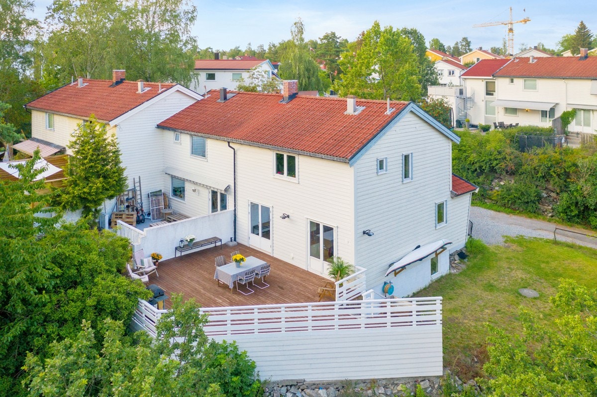 Rekkehus med flott, romslig tomt i solrike omgivelser Galleribilde