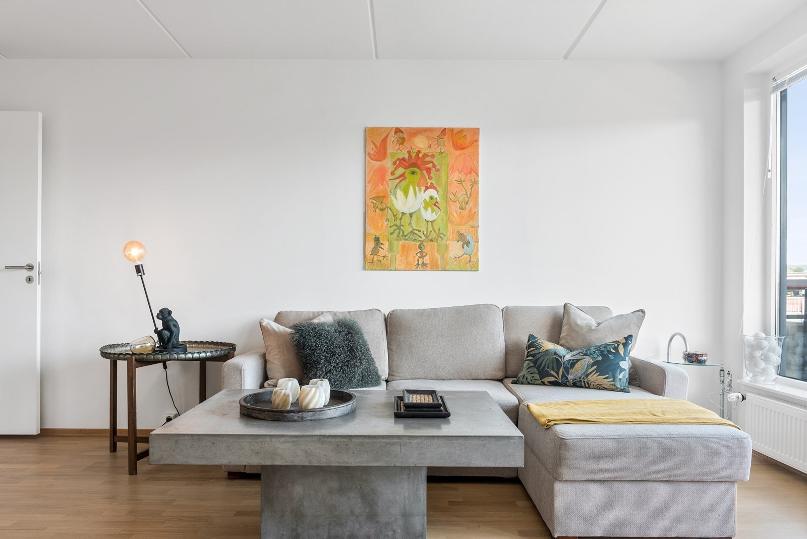 Stuen har en fin løsning som kan enkelt innredes på begge sider. Galleribilde