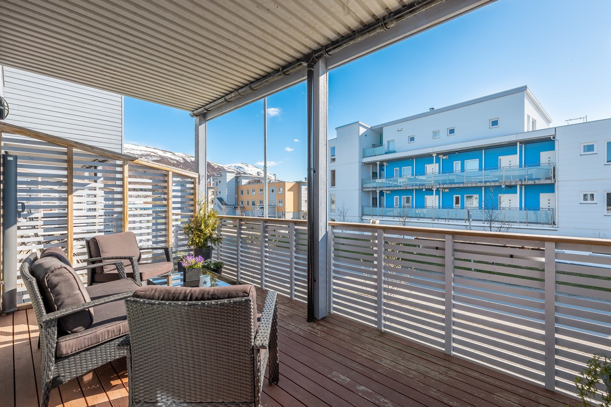 Fra stuen er det utgang til sørvendt veranda