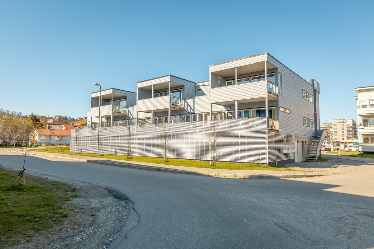 Området ligger i gangavstand til det aller meste, men det er også praktisk parkering i garasjeanlegg