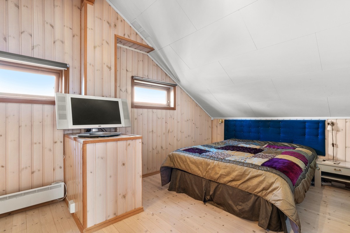 Hovedsoverommet har god takhøyde opp mot mønet. Galleribilde