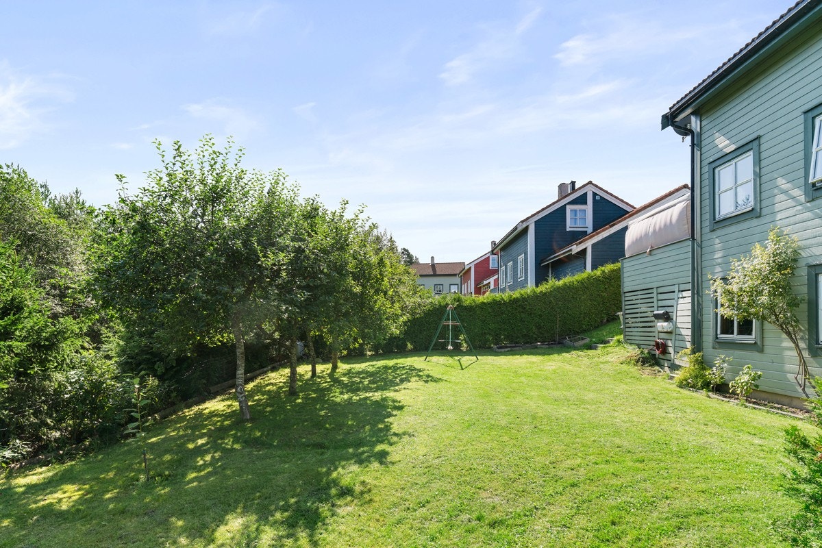 Bjørndal har en aktiv sportsforening og en flott idrettspark med flere fotballbaner. Galleribilde