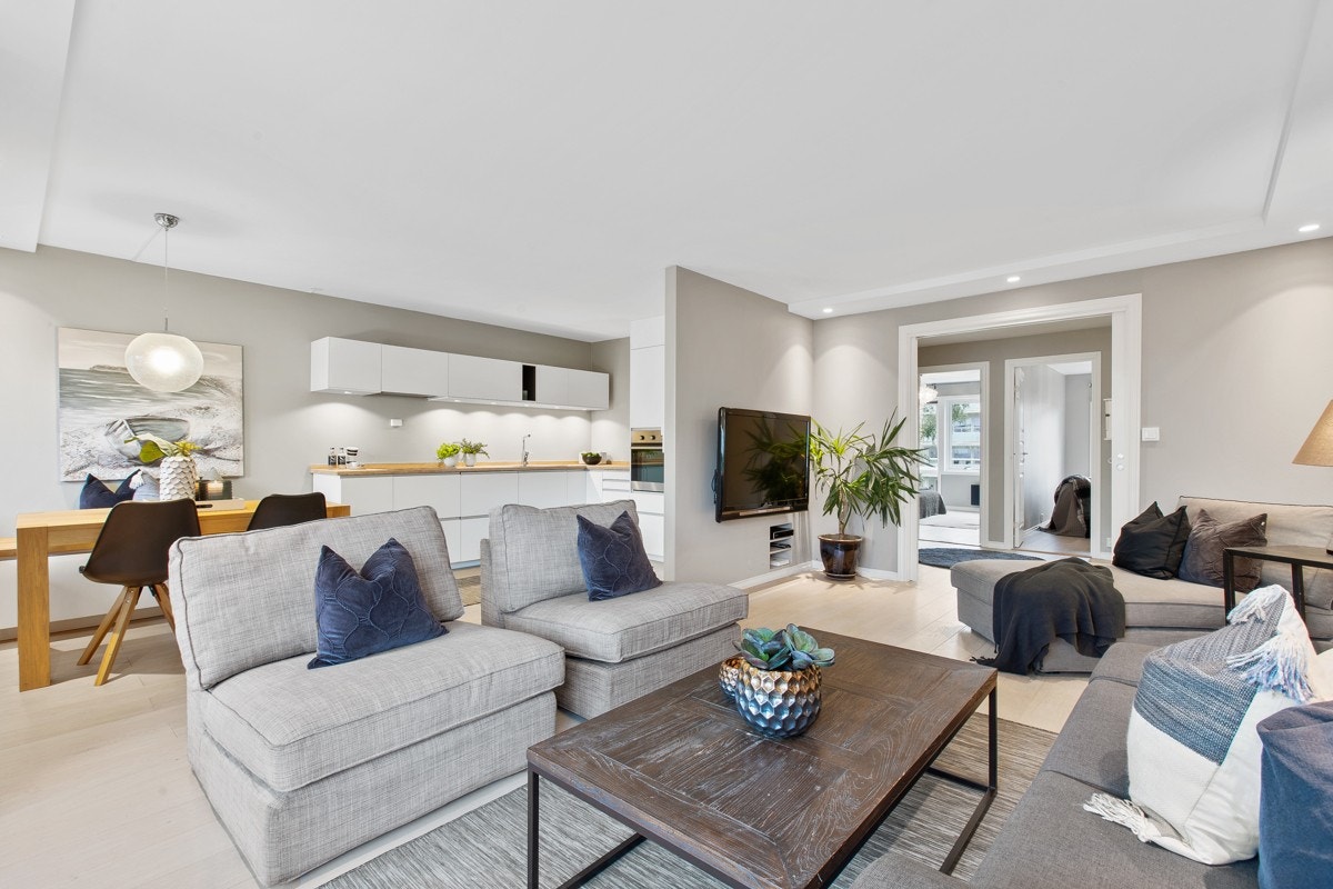 Boligen presenteres av Eie Røa v/ Eiendomsmegler Overen Myhre & Rajic. Galleribilde