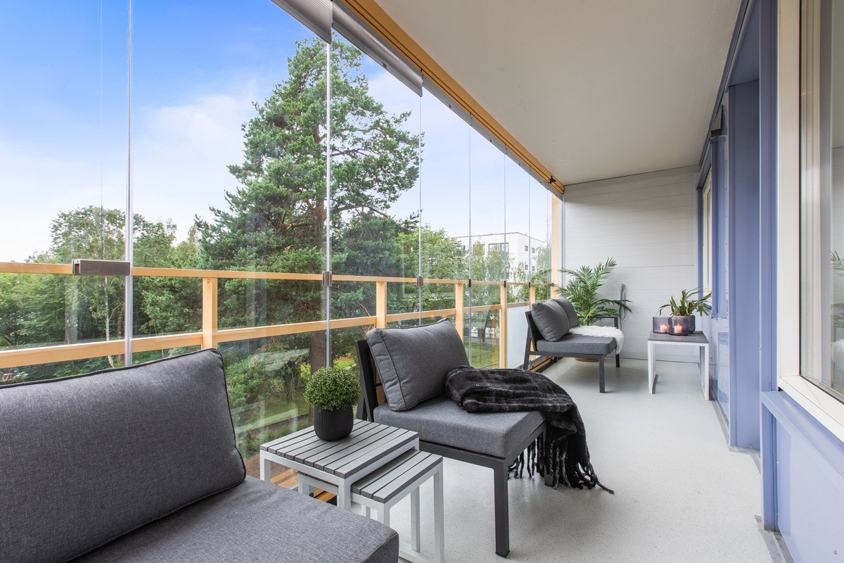 Innglasset balkong på ca. 10,7 kvm. Galleribilde