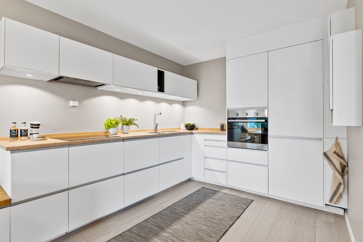 Moderne kjøkken fra IKEA nytt i 2015. Galleribilde