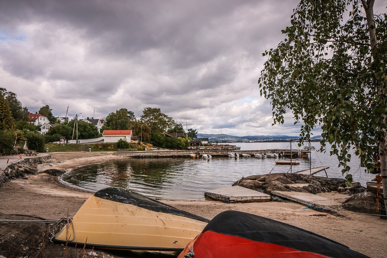 Badestrand på Helvik. Galleribilde